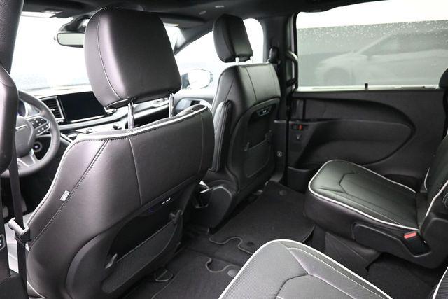 2026 Chrysler Pacifica Limited AWD