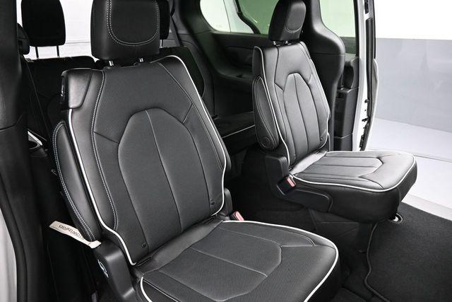2026 Chrysler Pacifica Limited AWD