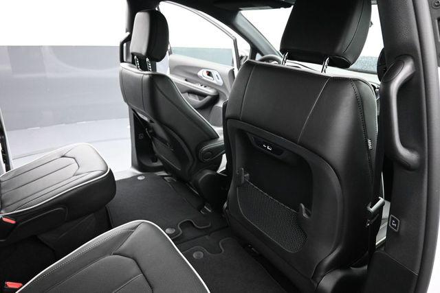 2026 Chrysler Pacifica Limited AWD