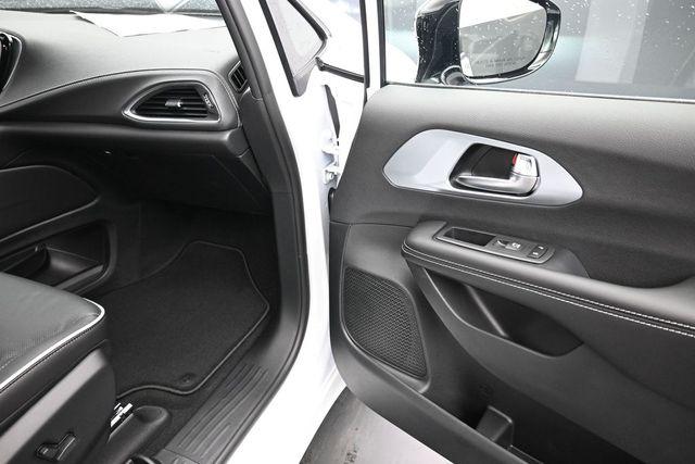 2026 Chrysler Pacifica Limited AWD