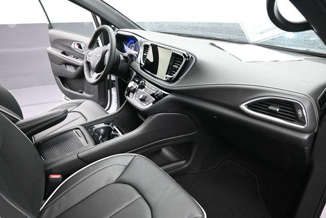 2026 Chrysler Pacifica Limited AWD