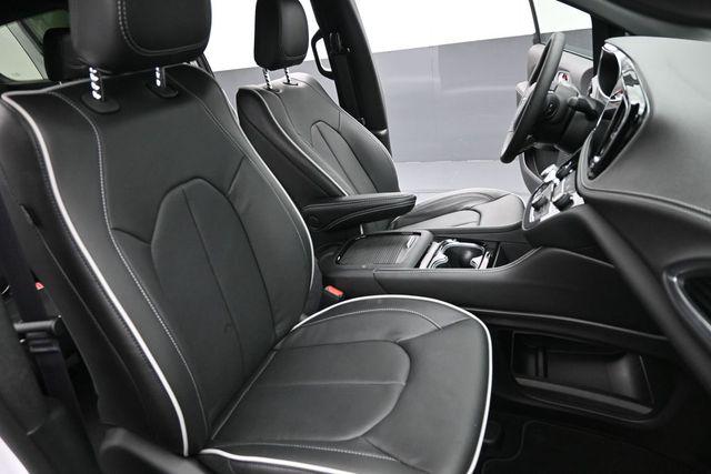 2026 Chrysler Pacifica Limited AWD