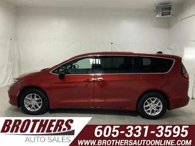 2025 Chrysler Pacifica Select for sale in Sioux Falls, SD