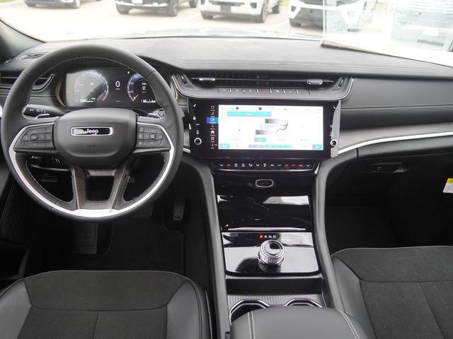 2026 Jeep Grand Cherokee L Altitude 4x2