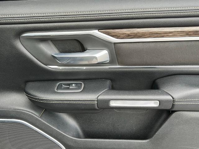 2019 Ram 1500 Laramie Crew Cab 4x4 5'7" Box