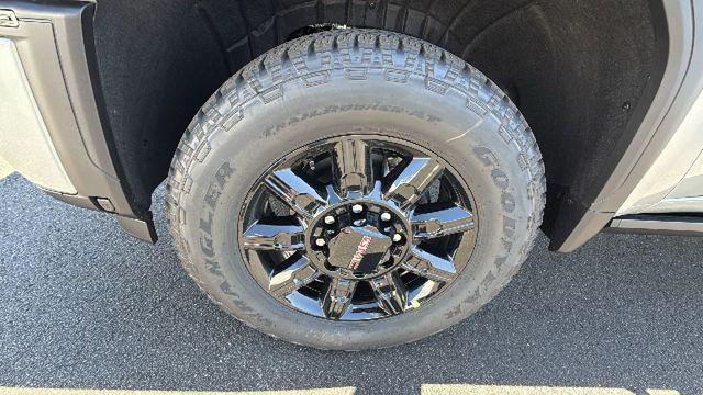2026 GMC Sierra 2500HD Crew Cab, Standard Bed, AT4, 4WD