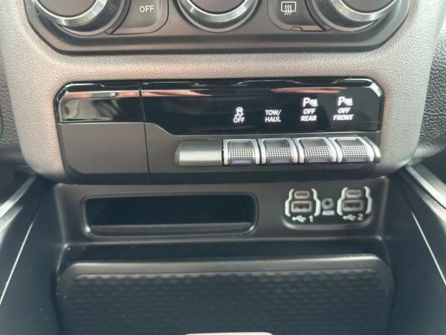 2023 Ram 1500 Big Horn Crew Cab 4x4 5'7" Box