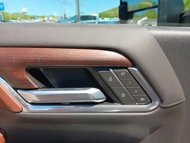 2026 GMC Sierra 2500HD Crew Cab, Standard Bed, Denali Ultimate, 4WD