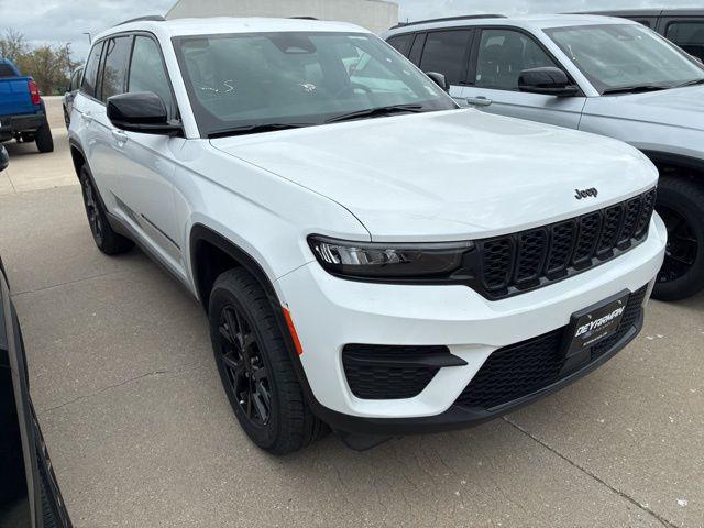 2025 Jeep Grand Cherokee Altitude 4x4 for sale in Indianola, IA