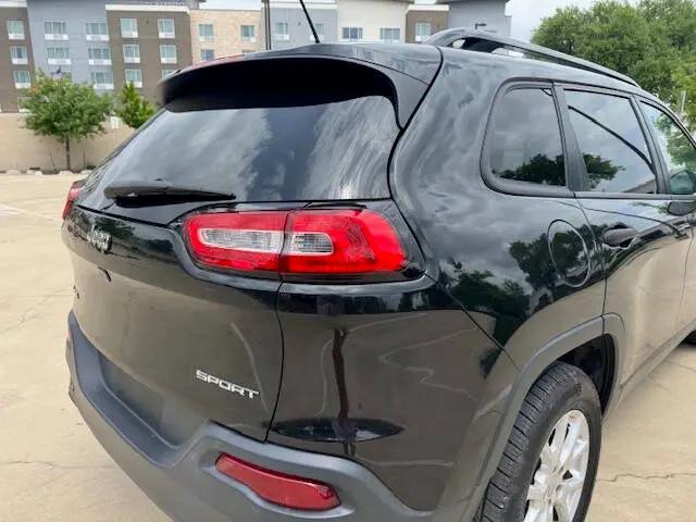 2016 Jeep Cherokee Sport