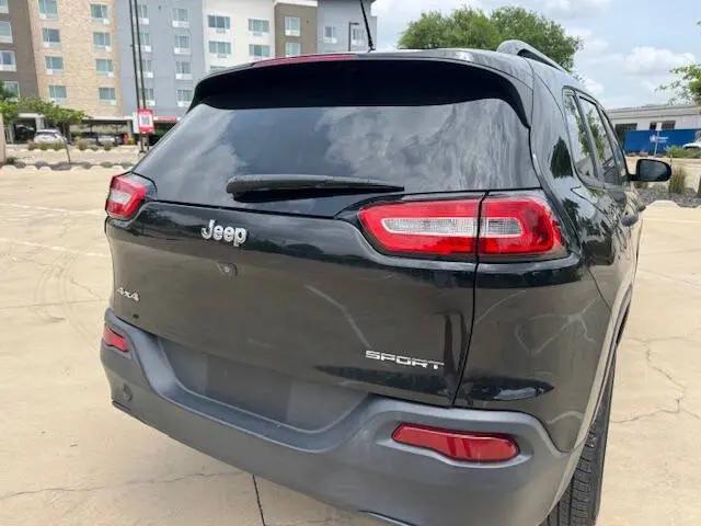 2016 Jeep Cherokee Sport
