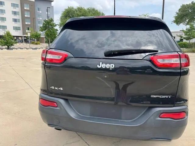 2016 Jeep Cherokee Sport