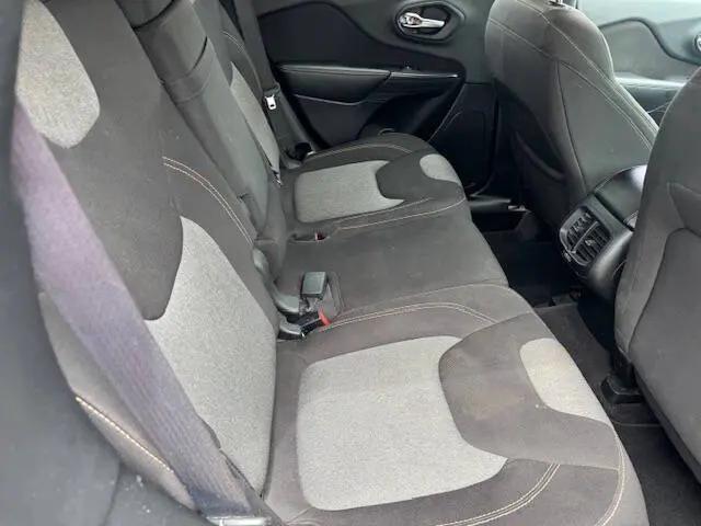 2016 Jeep Cherokee Sport