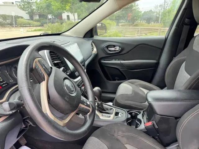 2016 Jeep Cherokee Sport