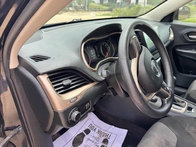 2016 Jeep Cherokee Sport