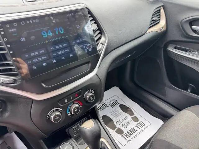 2016 Jeep Cherokee Sport