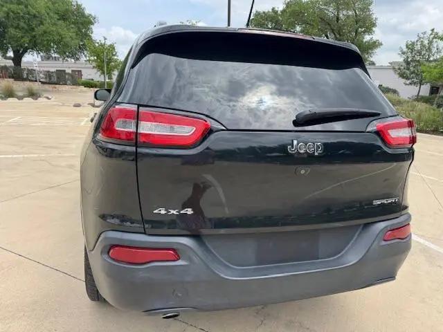 2016 Jeep Cherokee Sport