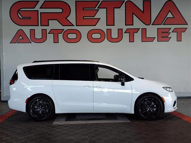 2024 Chrysler Pacifica Limited for sale in Gretna, NE