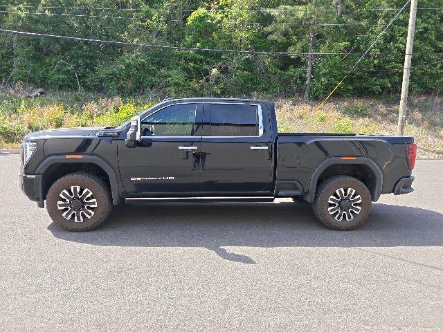 2026 GMC Sierra 2500HD Crew Cab, Standard Bed, Denali Ultimate, 4WD