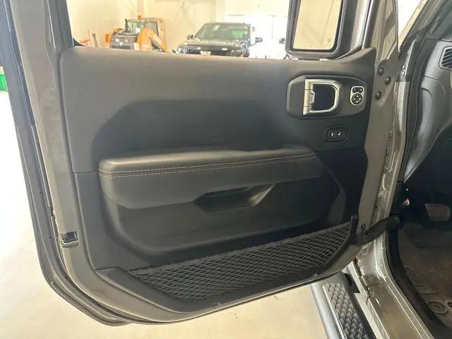 2022 Jeep Gladiator Sport