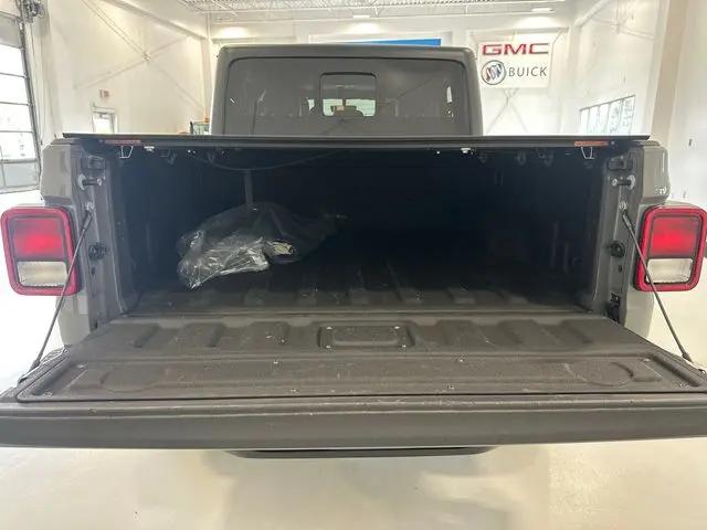 2022 Jeep Gladiator Sport