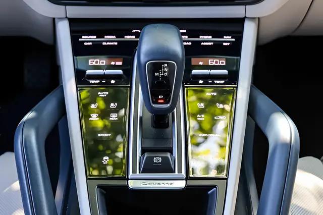 2023 Porsche Cayenne Platinum Edition
