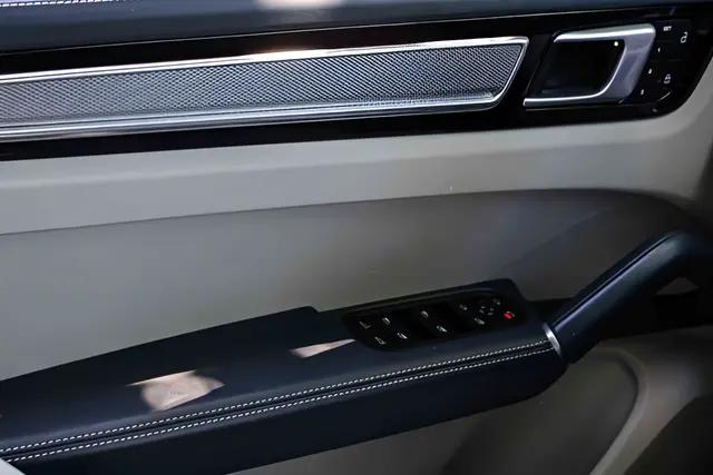 2023 Porsche Cayenne Platinum Edition