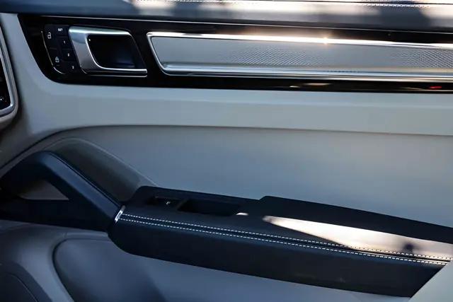 2023 Porsche Cayenne Platinum Edition