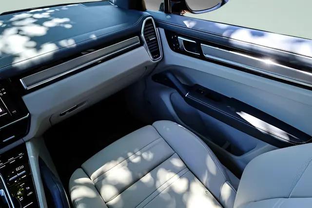 2023 Porsche Cayenne Platinum Edition
