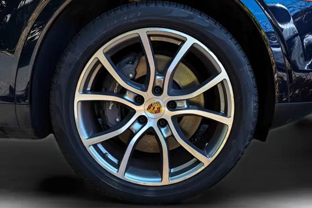 2023 Porsche Cayenne Platinum Edition