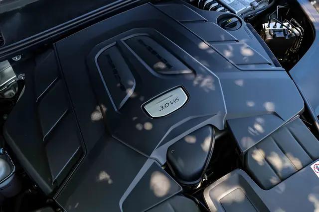 2023 Porsche Cayenne Platinum Edition