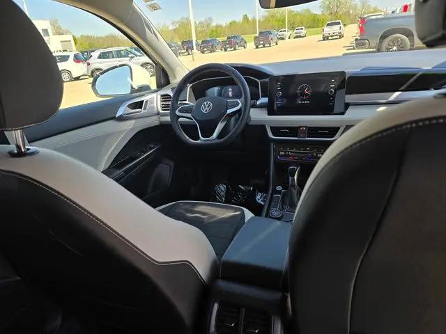 2025 Volkswagen Taos 1.5T SE