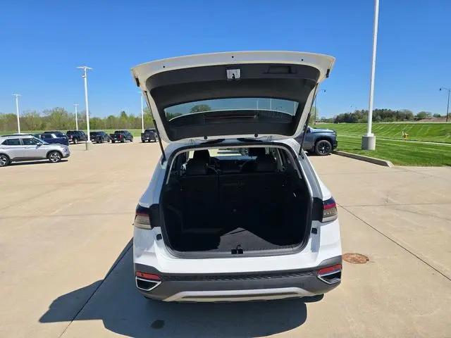 2025 Volkswagen Taos 1.5T SE