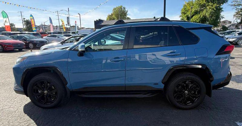 2022 Toyota RAV4 Hybrid SE