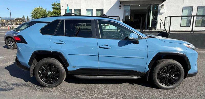 2022 Toyota RAV4 Hybrid SE