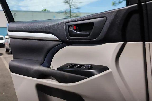 2014 Toyota Highlander LE V6