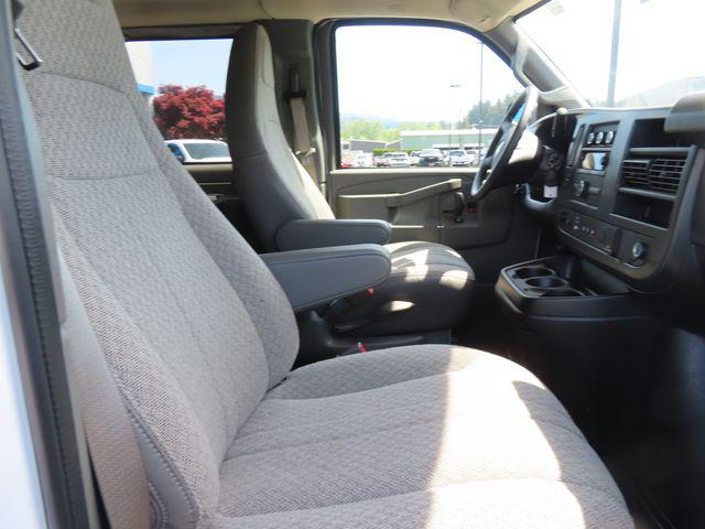 2025 Chevrolet Express Passenger RWD 3500 Extended Wheelbase LT