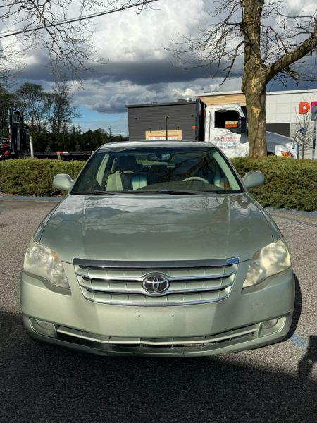 2005 Toyota Avalon XL for sale in Copiague, NY