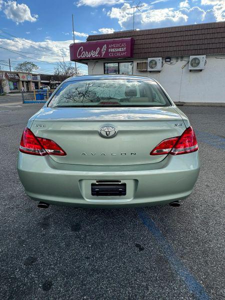 2005 Toyota Avalon XL