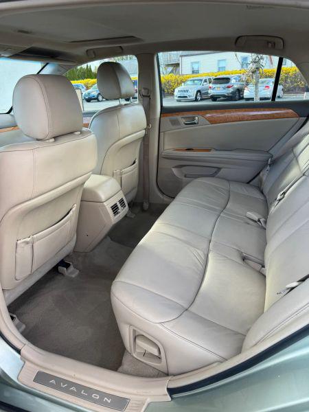 2005 Toyota Avalon XL