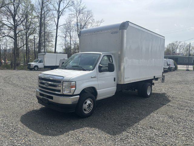 2027 Ford E-Series Cutaway Box Dry Freight