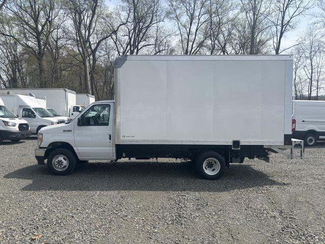 2027 Ford E-Series Cutaway Box Dry Freight