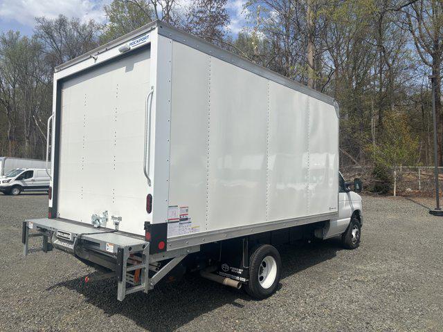2027 Ford E-Series Cutaway Box Dry Freight