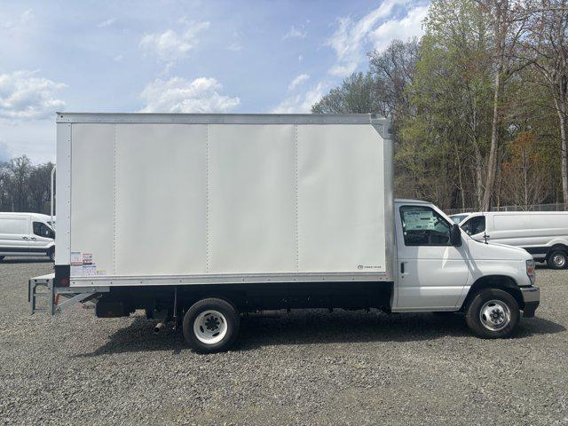 2027 Ford E-Series Cutaway Box Dry Freight