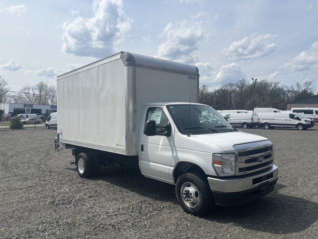 2027 Ford E-Series Cutaway Box Dry Freight