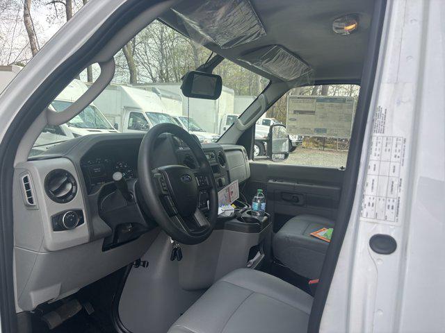 2027 Ford E-Series Cutaway Box Dry Freight