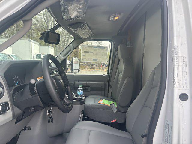 2027 Ford E-Series Cutaway Box Dry Freight