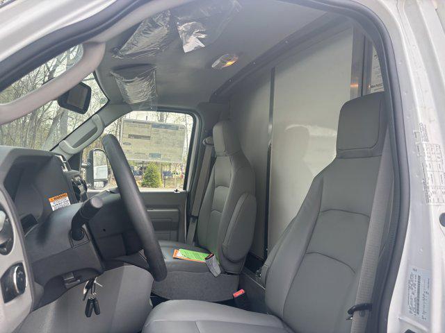 2027 Ford E-Series Cutaway Box Dry Freight