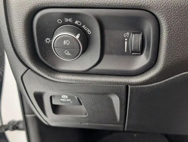 2022 Ram 1500 Big Horn Crew Cab 4x4 5'7" Box