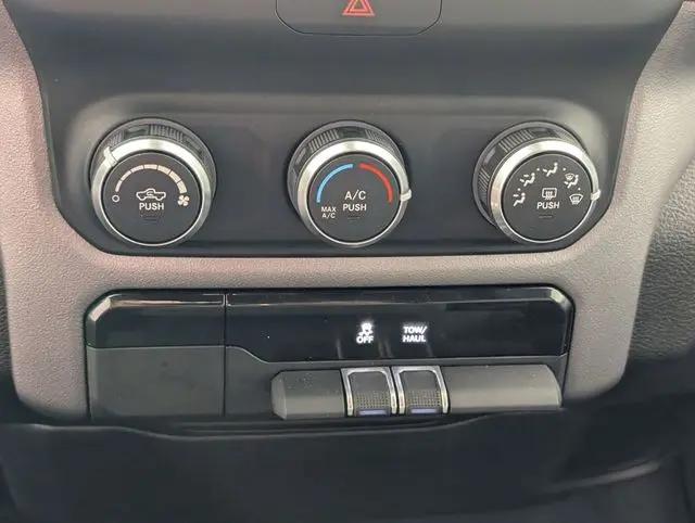 2022 Ram 1500 Big Horn Crew Cab 4x4 5'7" Box